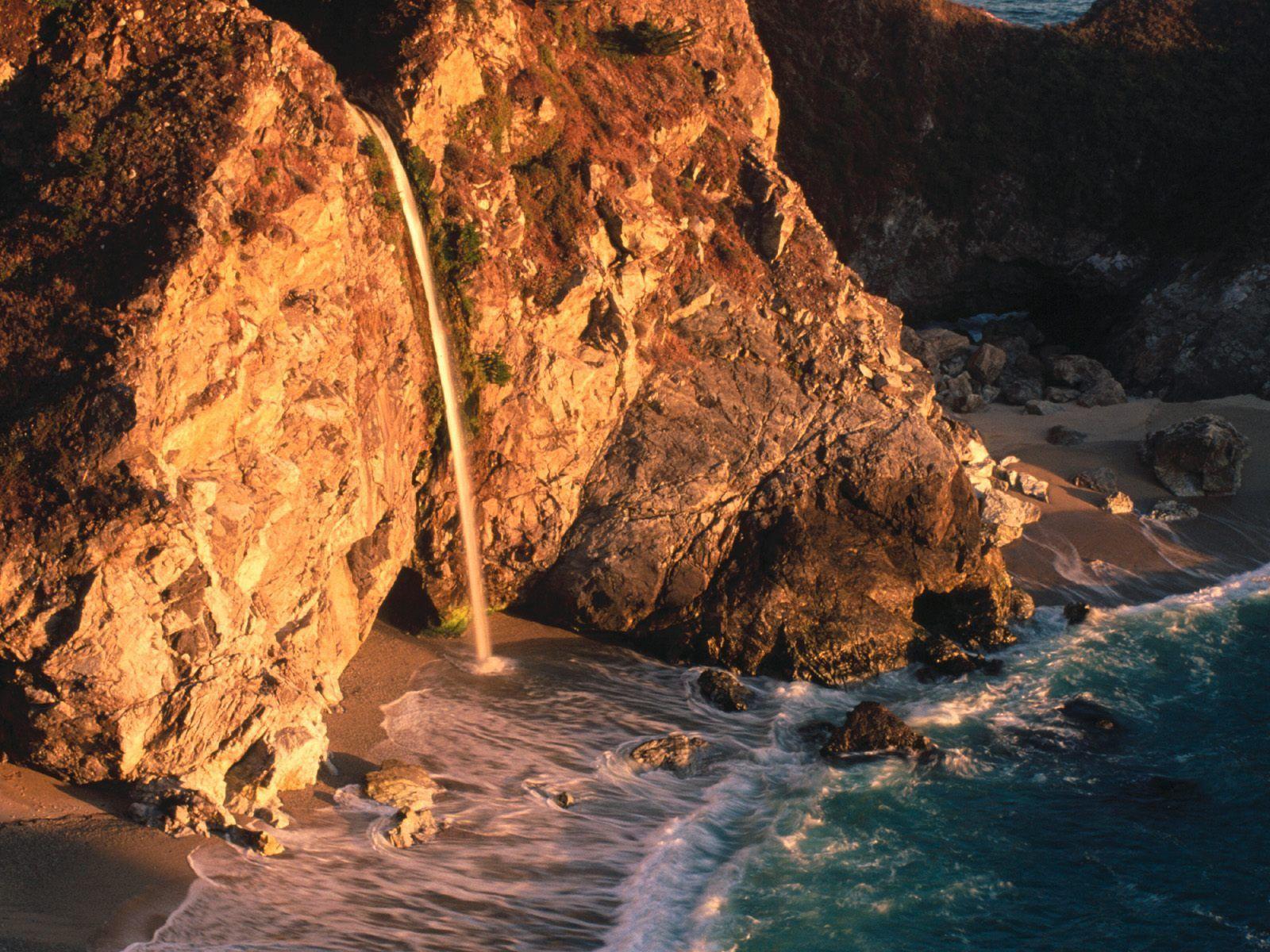 Julia Pfeiffer Burns State Park Near Big Sur California Wallpaper