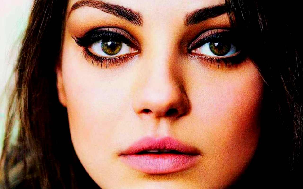 Mila Kunis Wallpaper