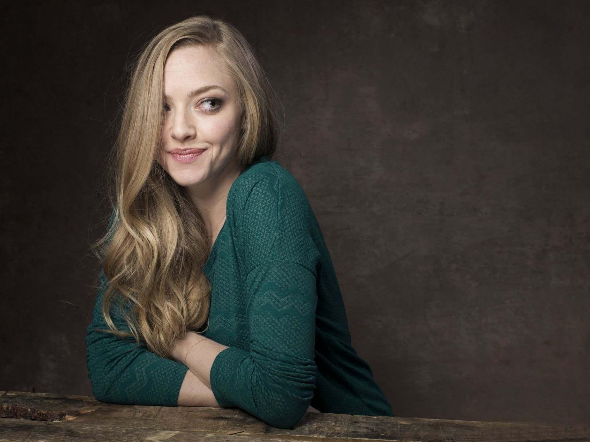 Amanda Seyfried HD wallpaper