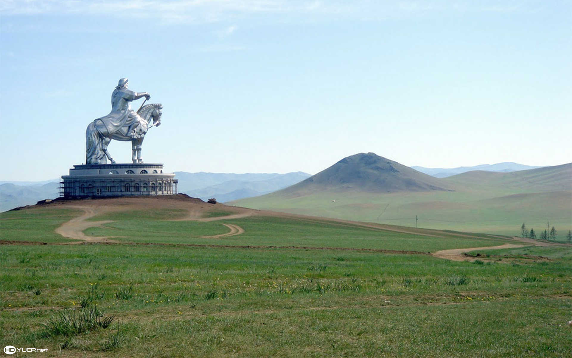 Giant Ghinggis Khaan Statue Mongolia Wallpaper