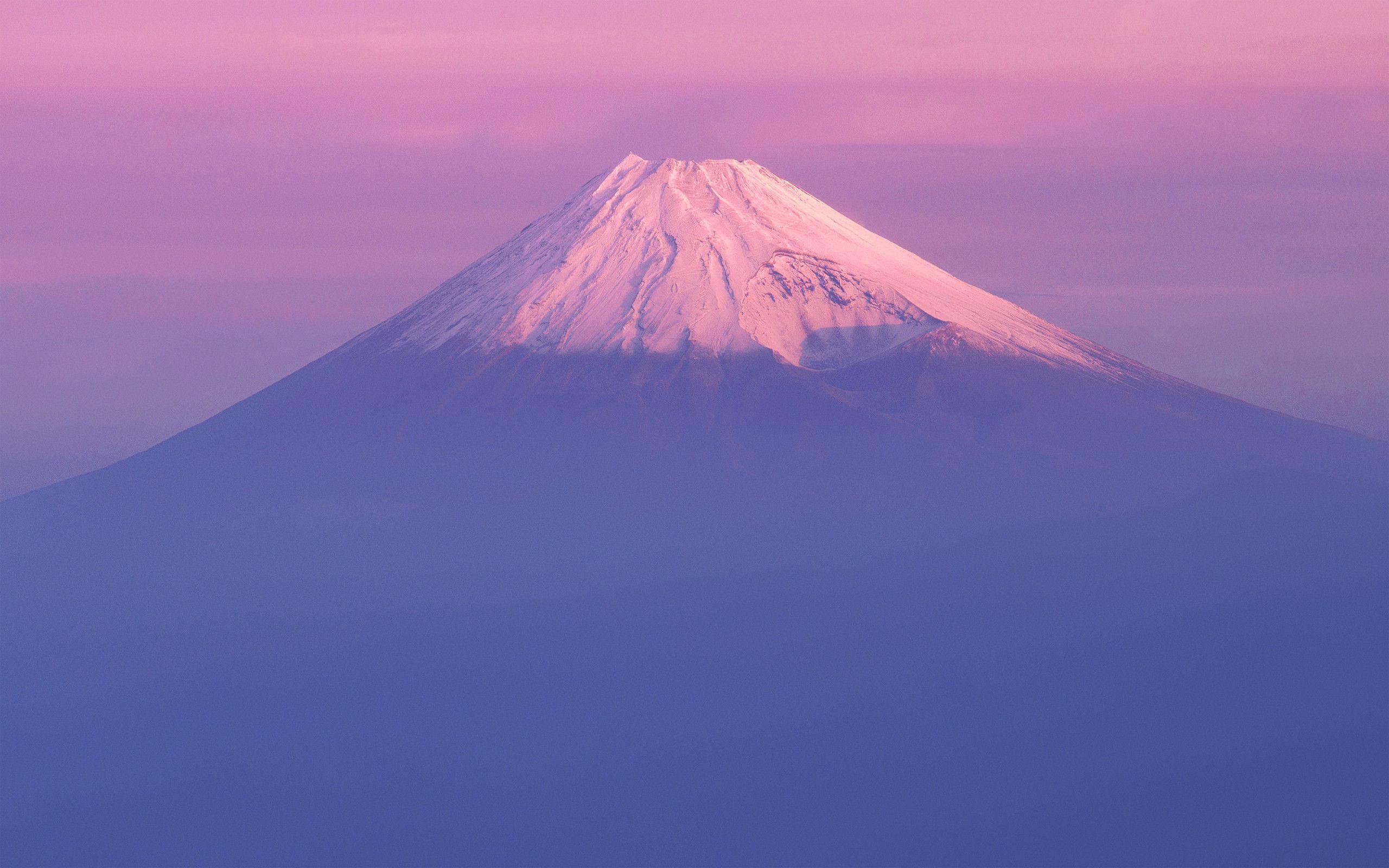 Mac OS X 10.7 Lion Fuji Mountain Wallpaper