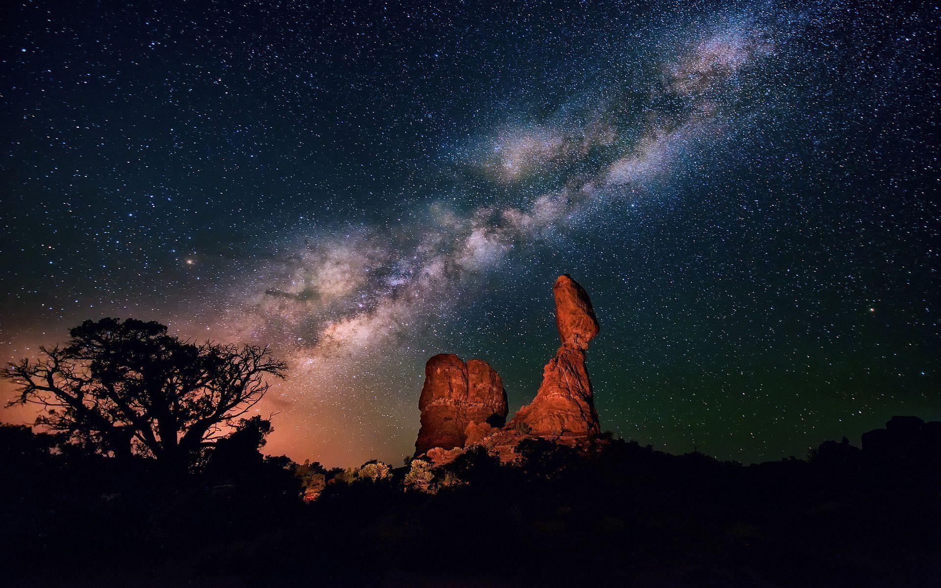 Milky way night Wallpaper