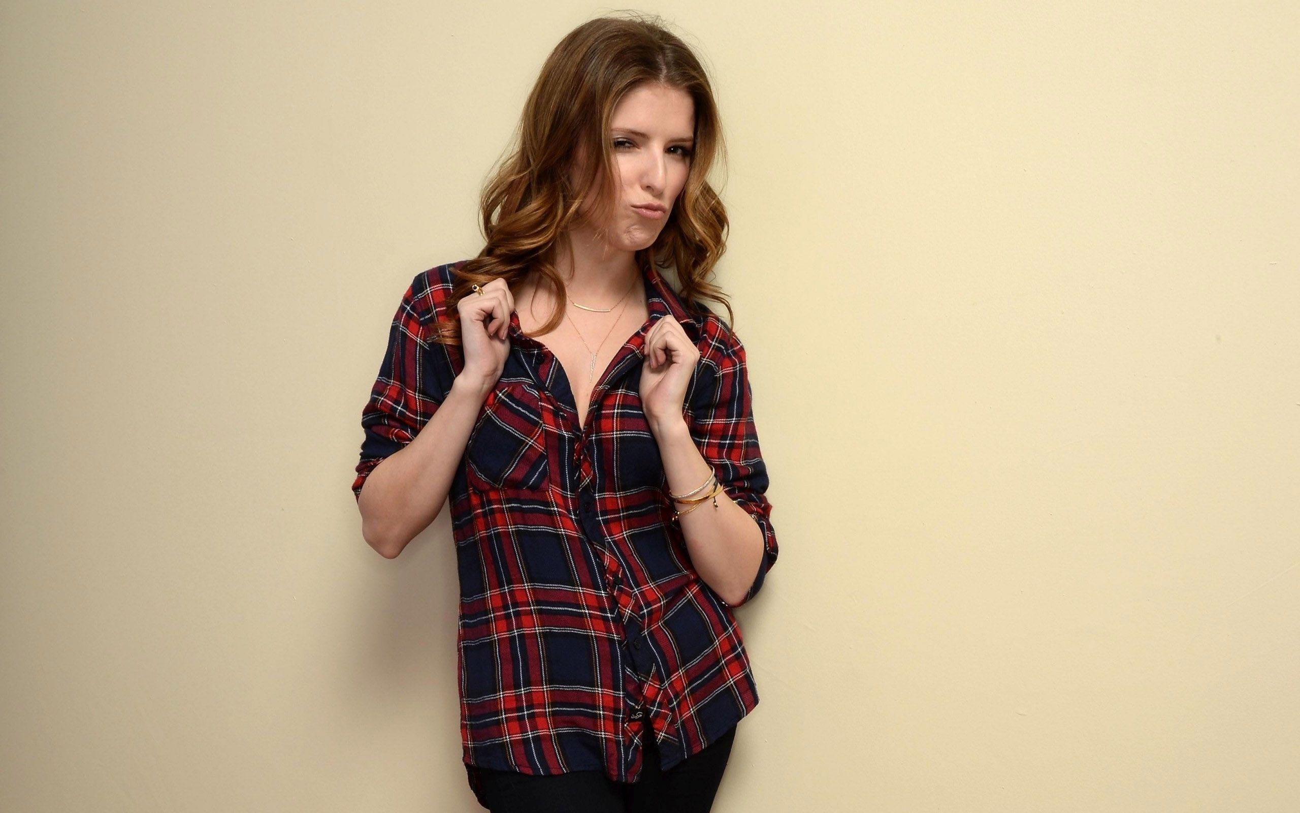 Anna Kendrick Wallpaper High Resolution and Quality Download