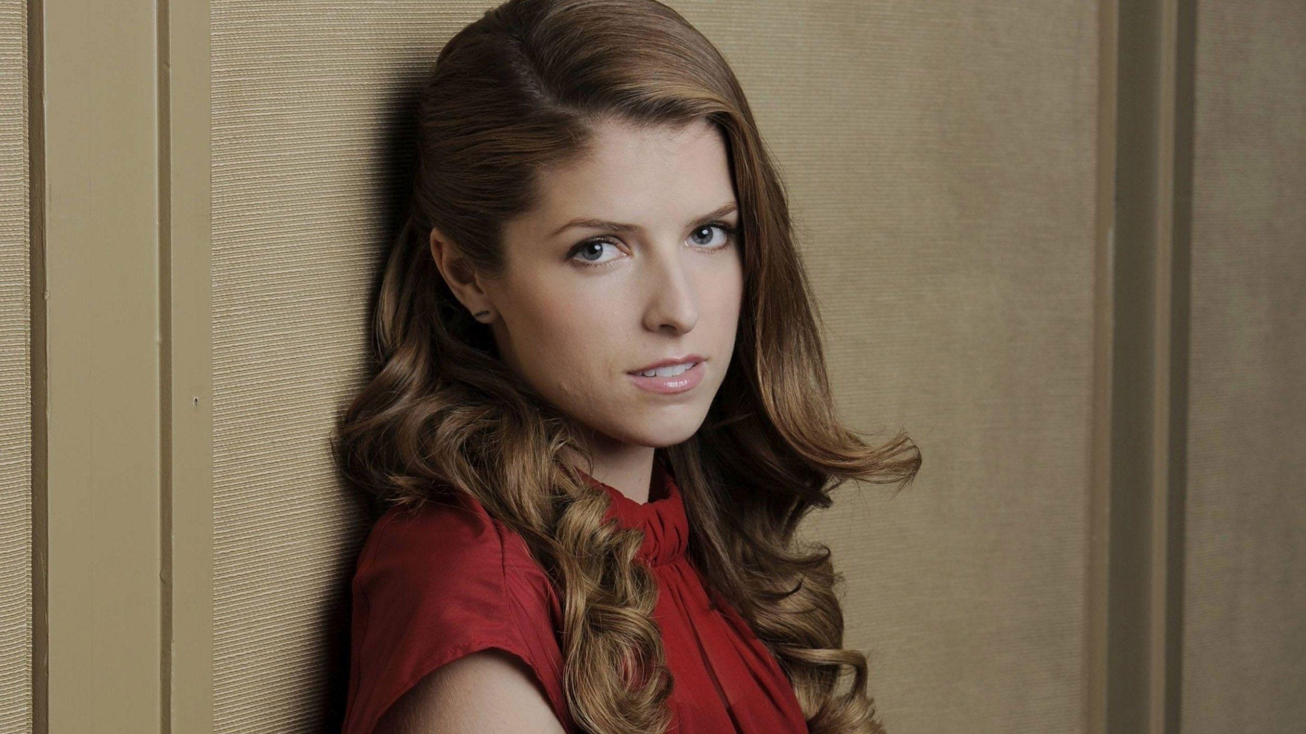 Anna Kendrick Wallpaper