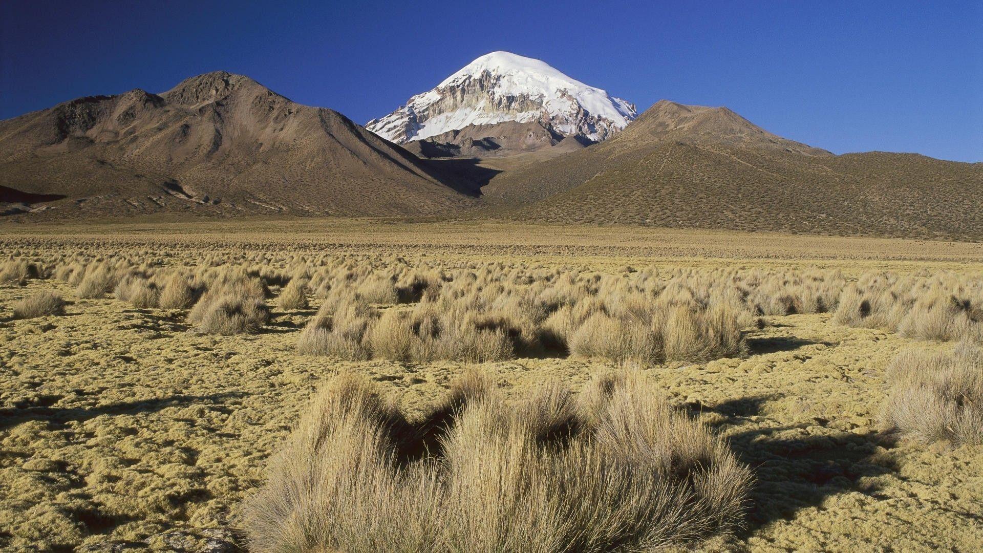 Harsh desert landscape in Bolivia wallpaper and image