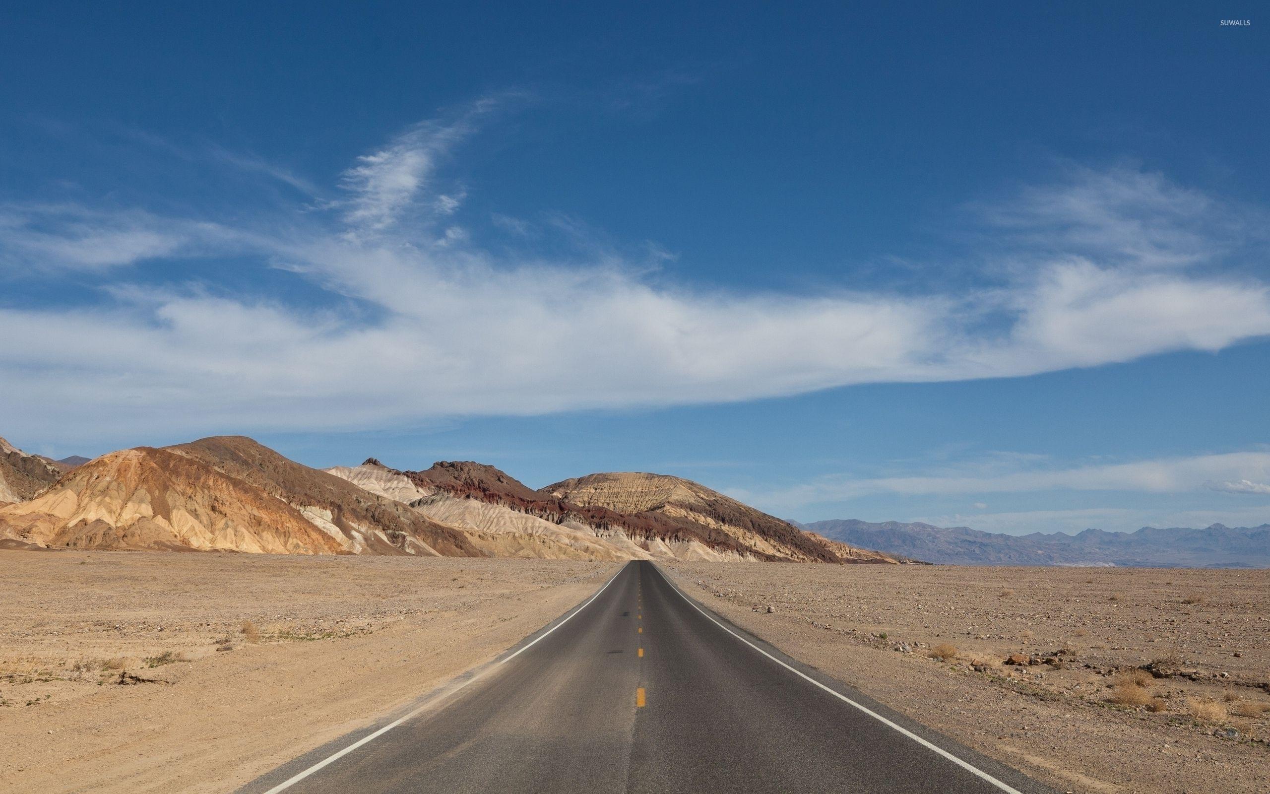 Road passing through Death Valley National Park wallpaper
