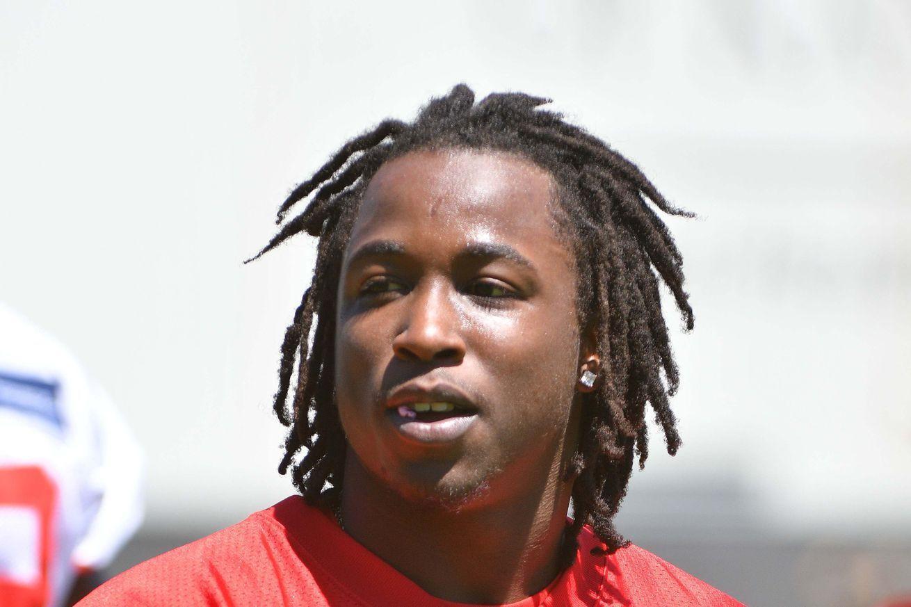 Chiefs third round pick Kareem Hunt inks his contract, two draft