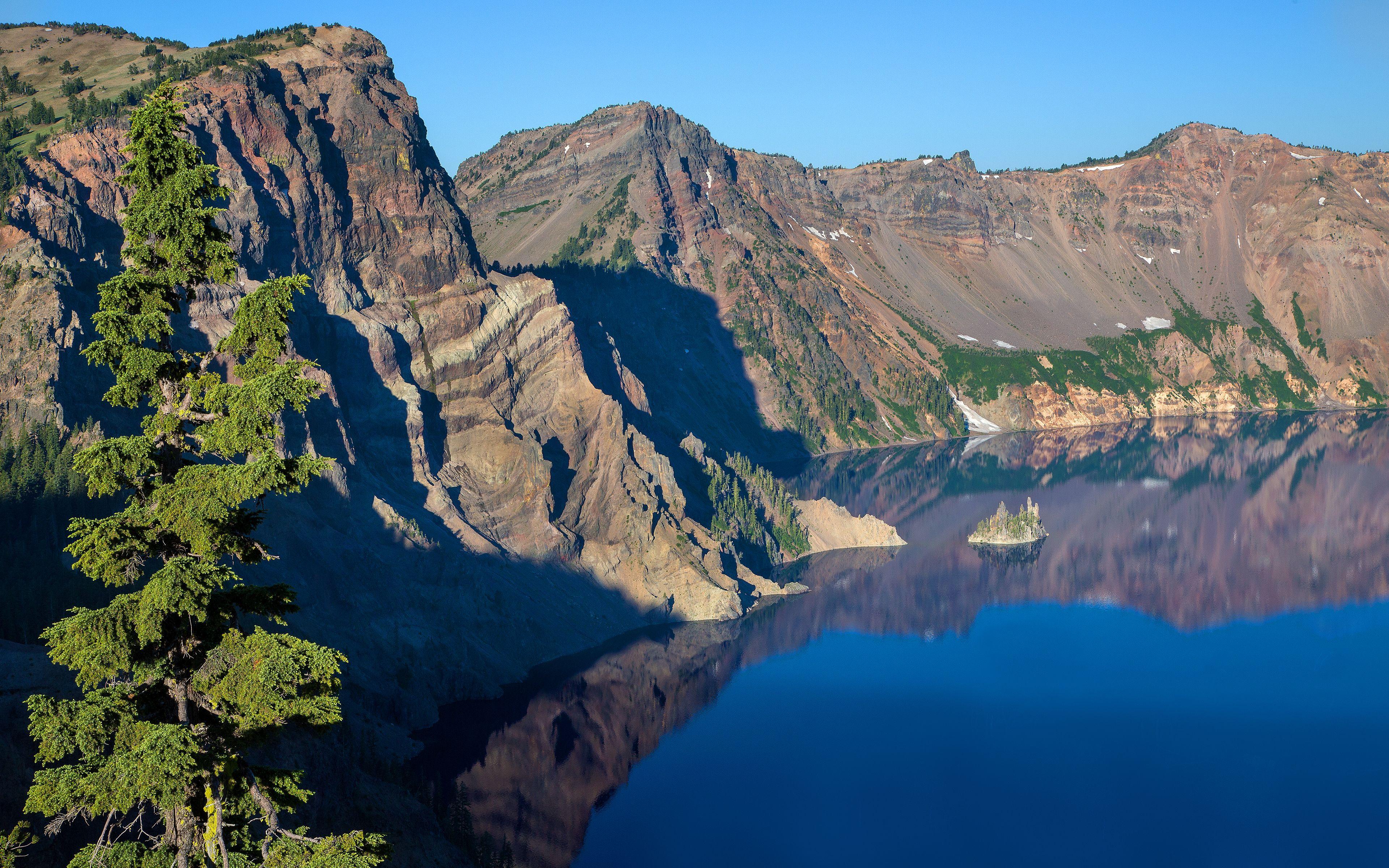 Crater Lake National Park in Oregon, USA wallpaper and image