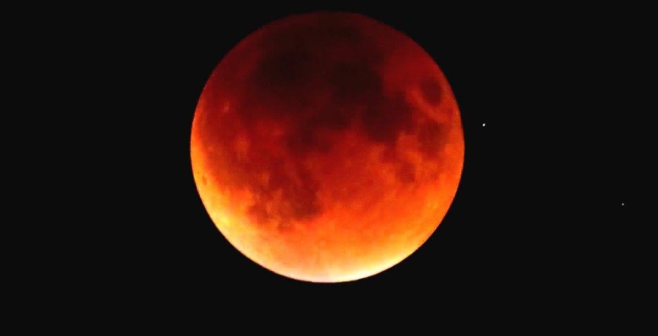 Watch A Blue Moon, Supermoon, And Lunar Eclipse On January 31