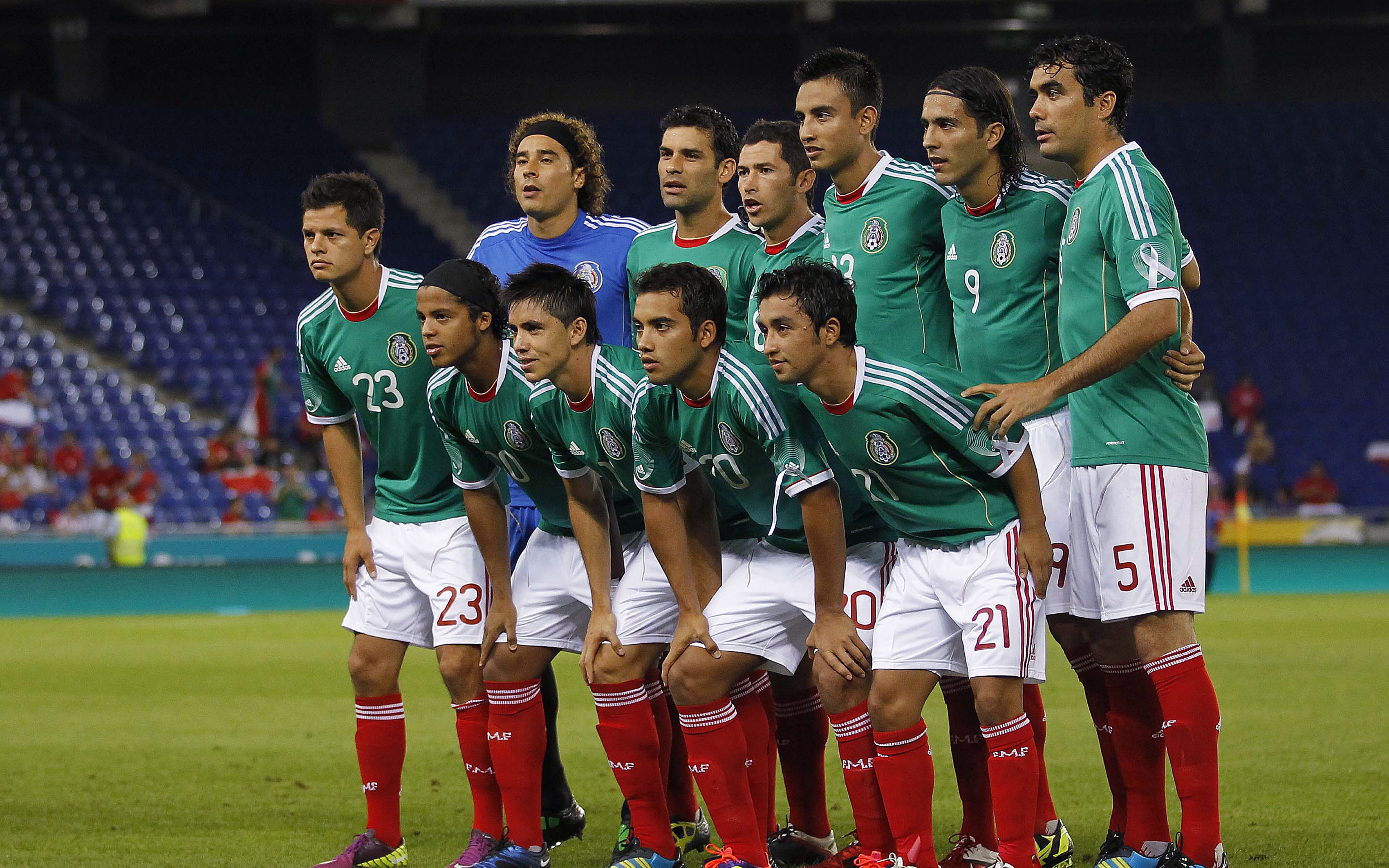 Download Wallpaper 3840x2400 Mexico vs chile, Football, 2015