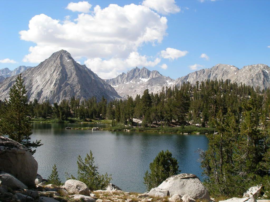 Trek through mountains and lakes in Kings Canyon National Park