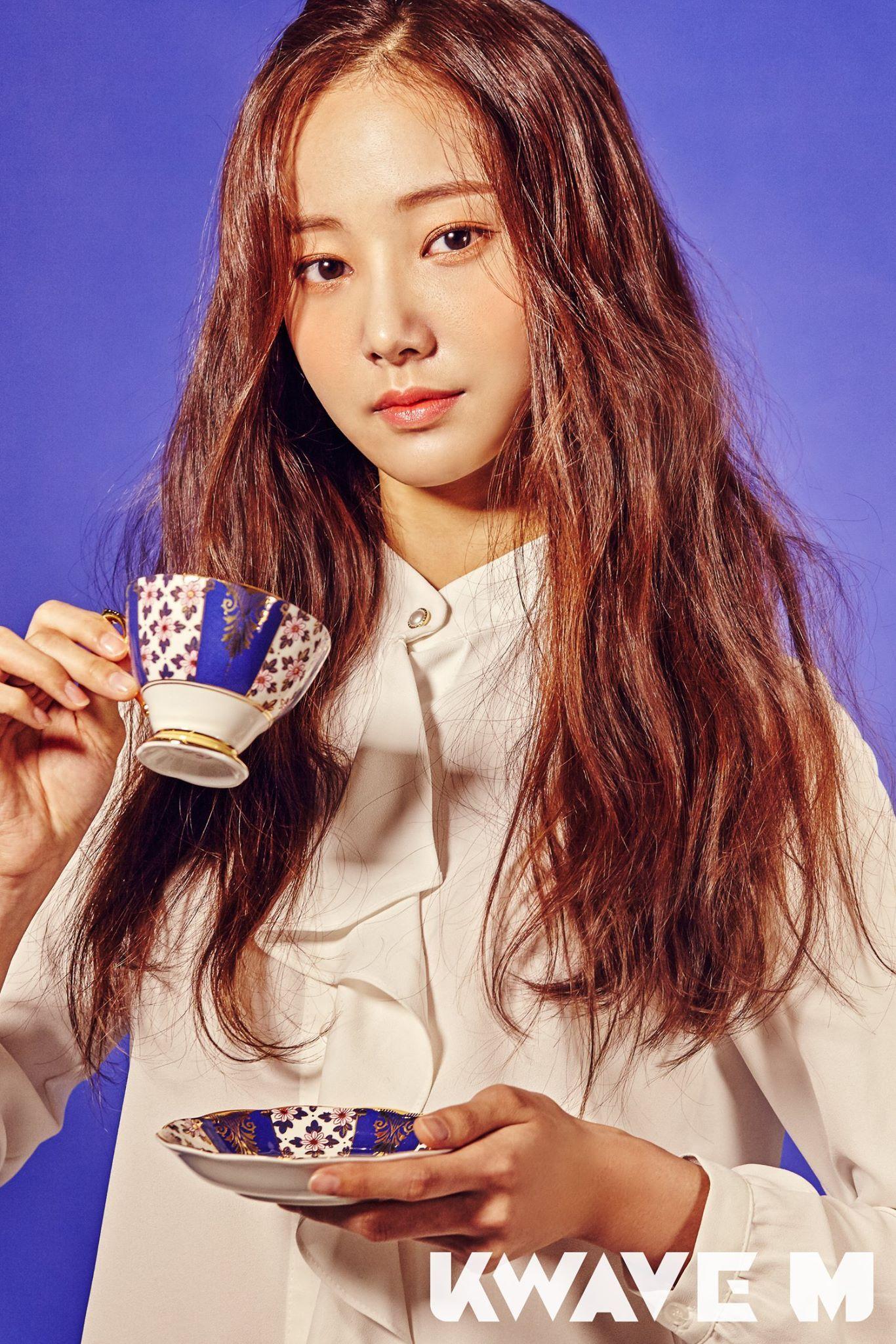 Yeonwoo (Momoland) Magazine March Issue