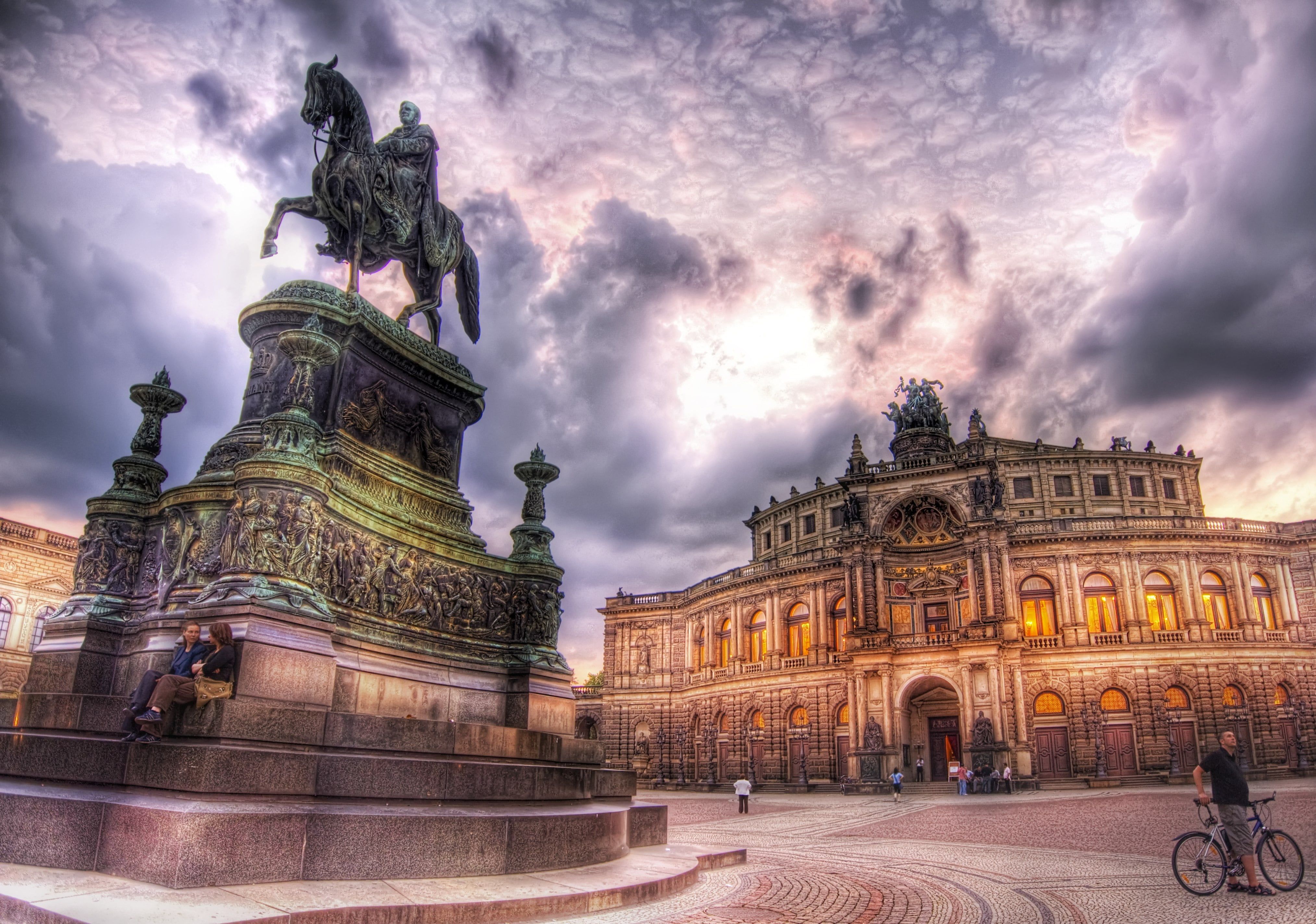 Man riding horse statue beside palace, dresden HD wallpaper