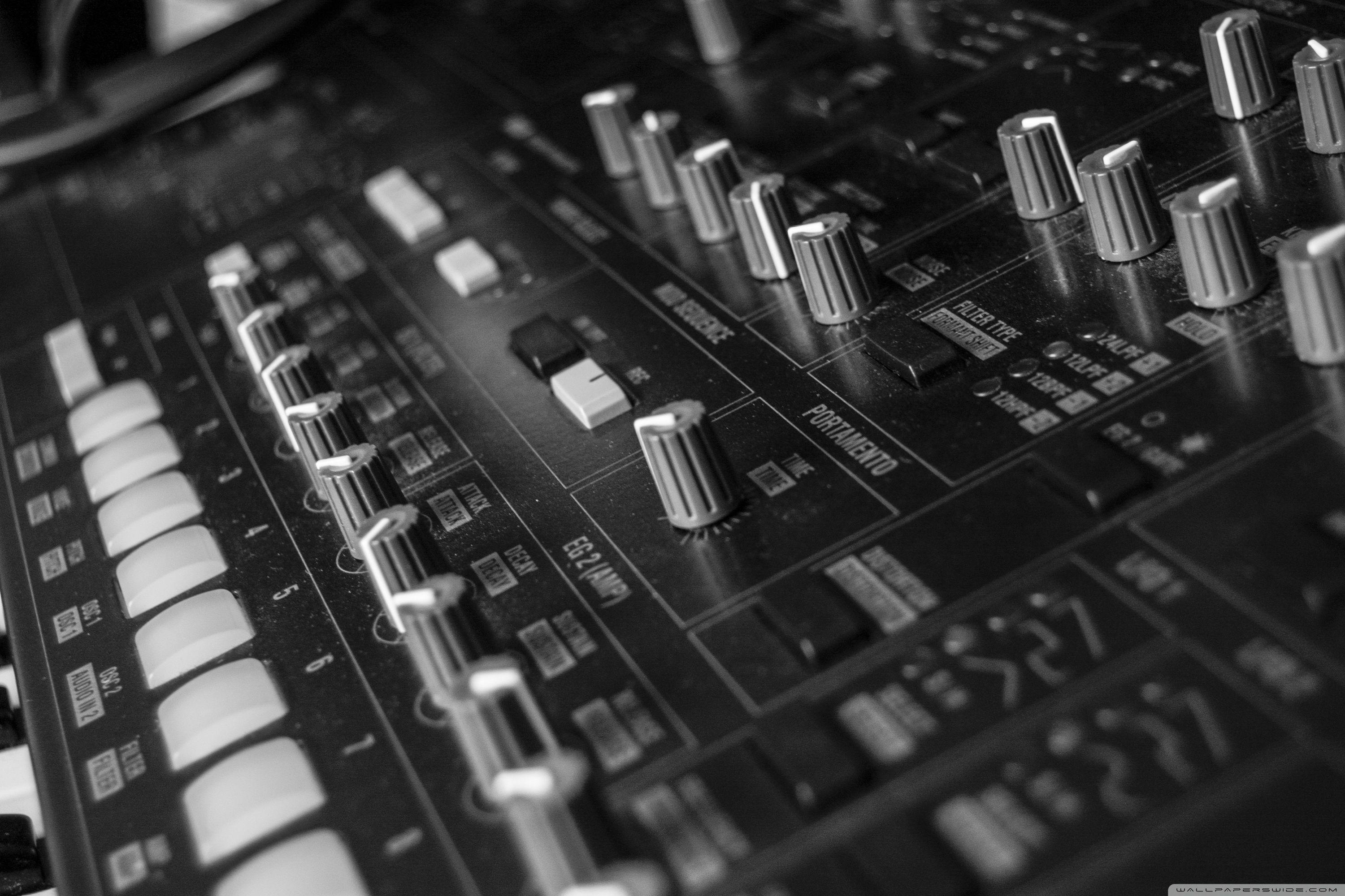 Synthesizer Korg MS200 ❤ 4K HD Desktop Wallpaper for • Wide & Ultra