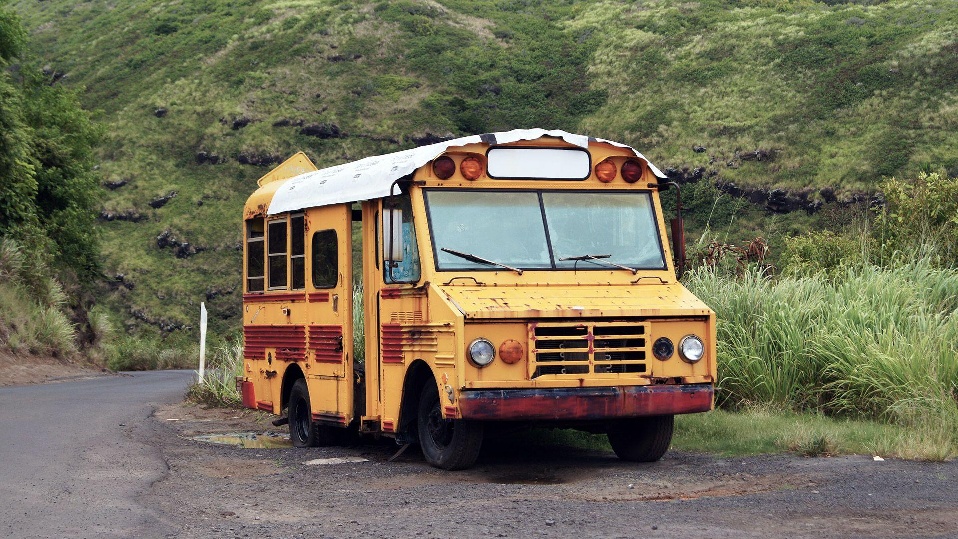 Abandoned Maui School Bus Wallpaper 1920x1080 px