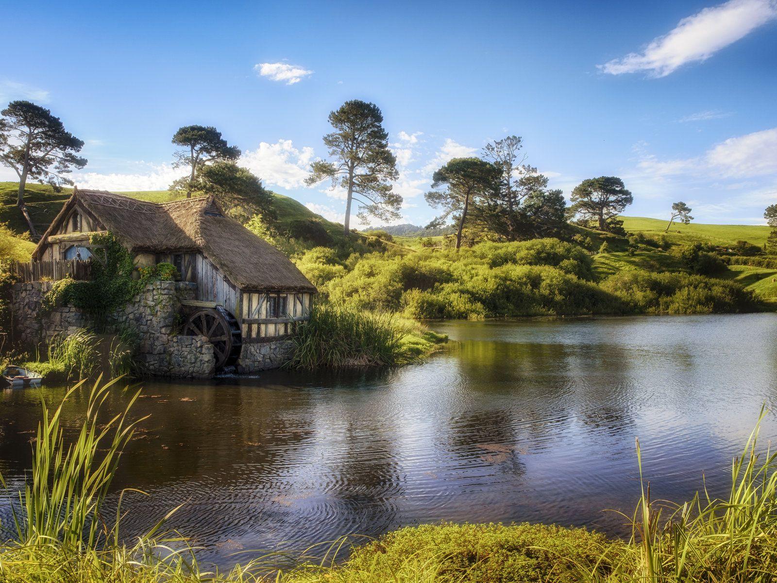 Hobbiton lake