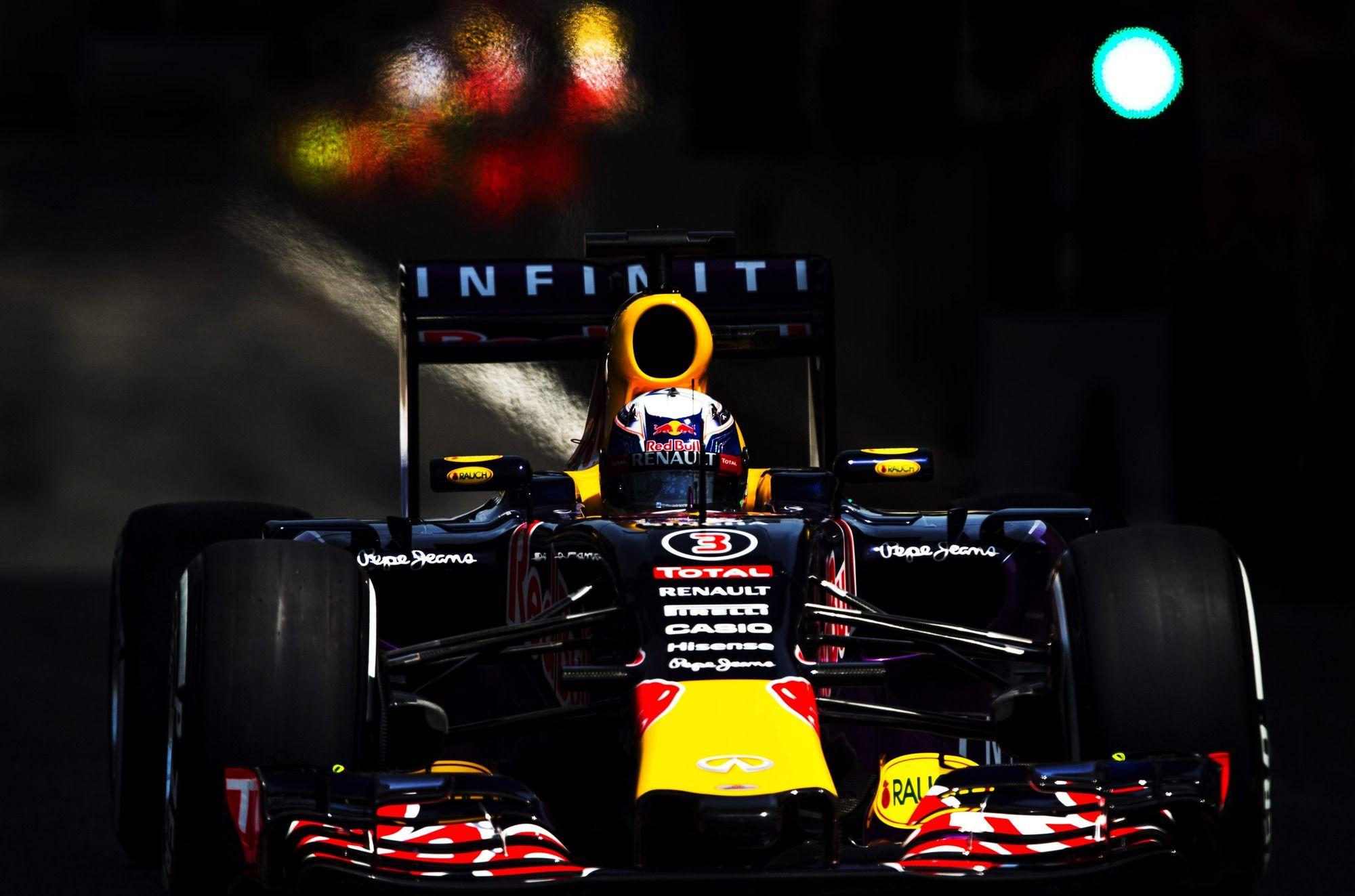 Daniel Ricciardo Wall Mural & Daniel Ricciardo Wallpaper. Wallsauce