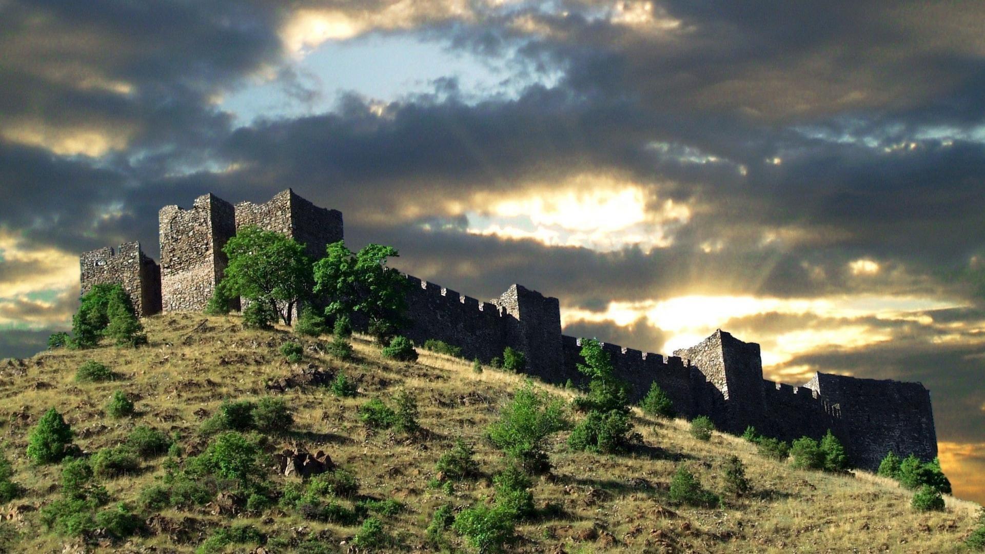 Castle on hill in kralijevo serbia wallpaper