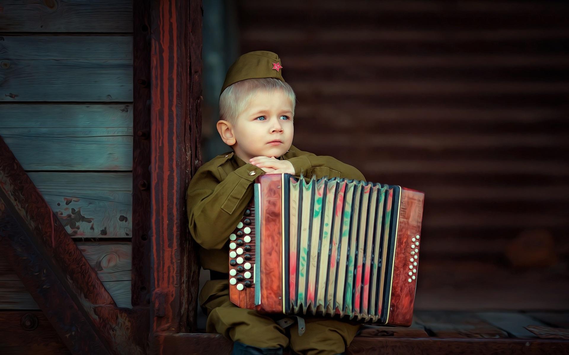 Wallpaper Little soldier, cute boy, accordion 1920x1200 HD Picture