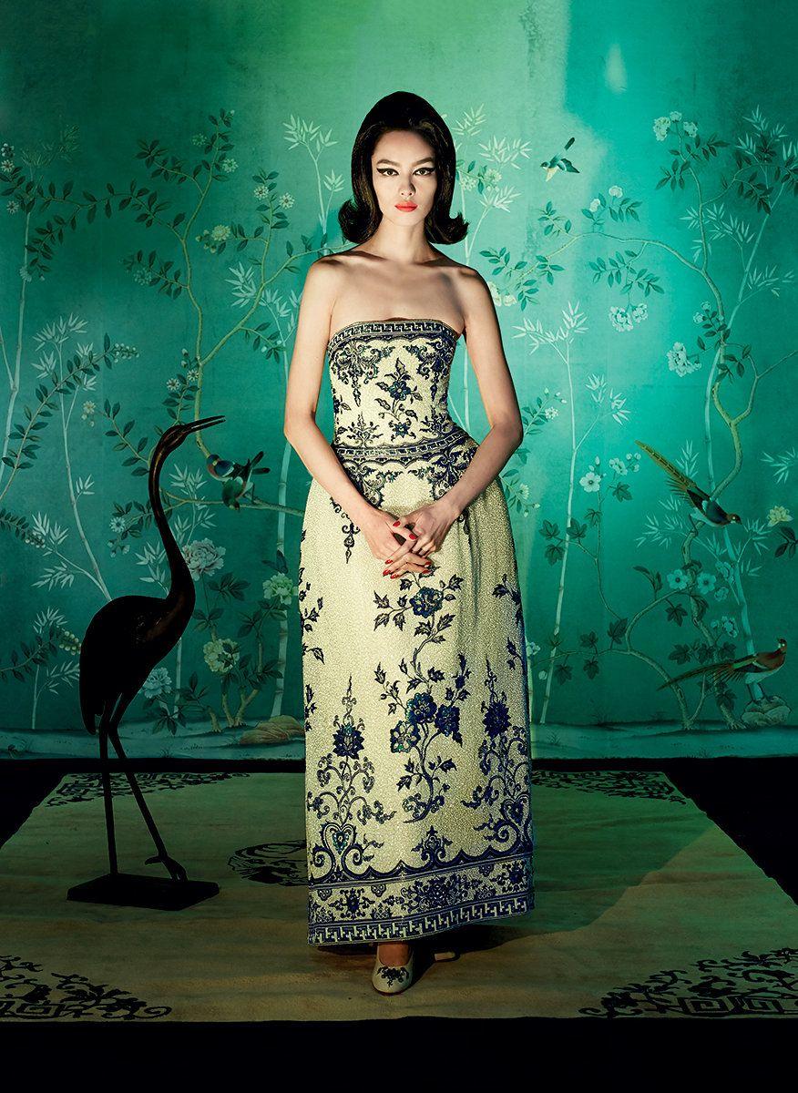 Met Gala 2018. Bold. Chinoiserie wallpaper, Races fashion