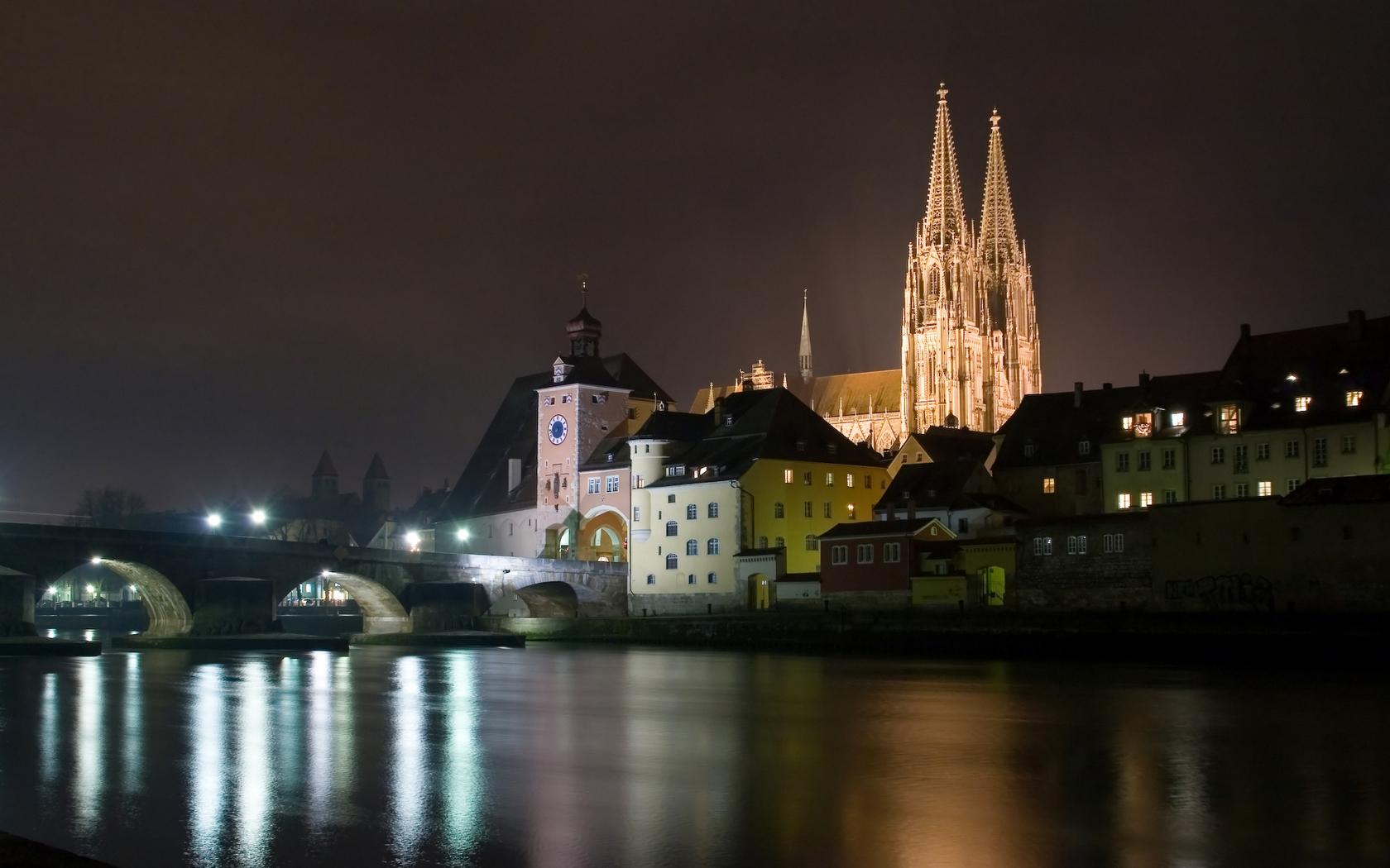 Free Download High Quality Regensburg Bei Nacht Architecture