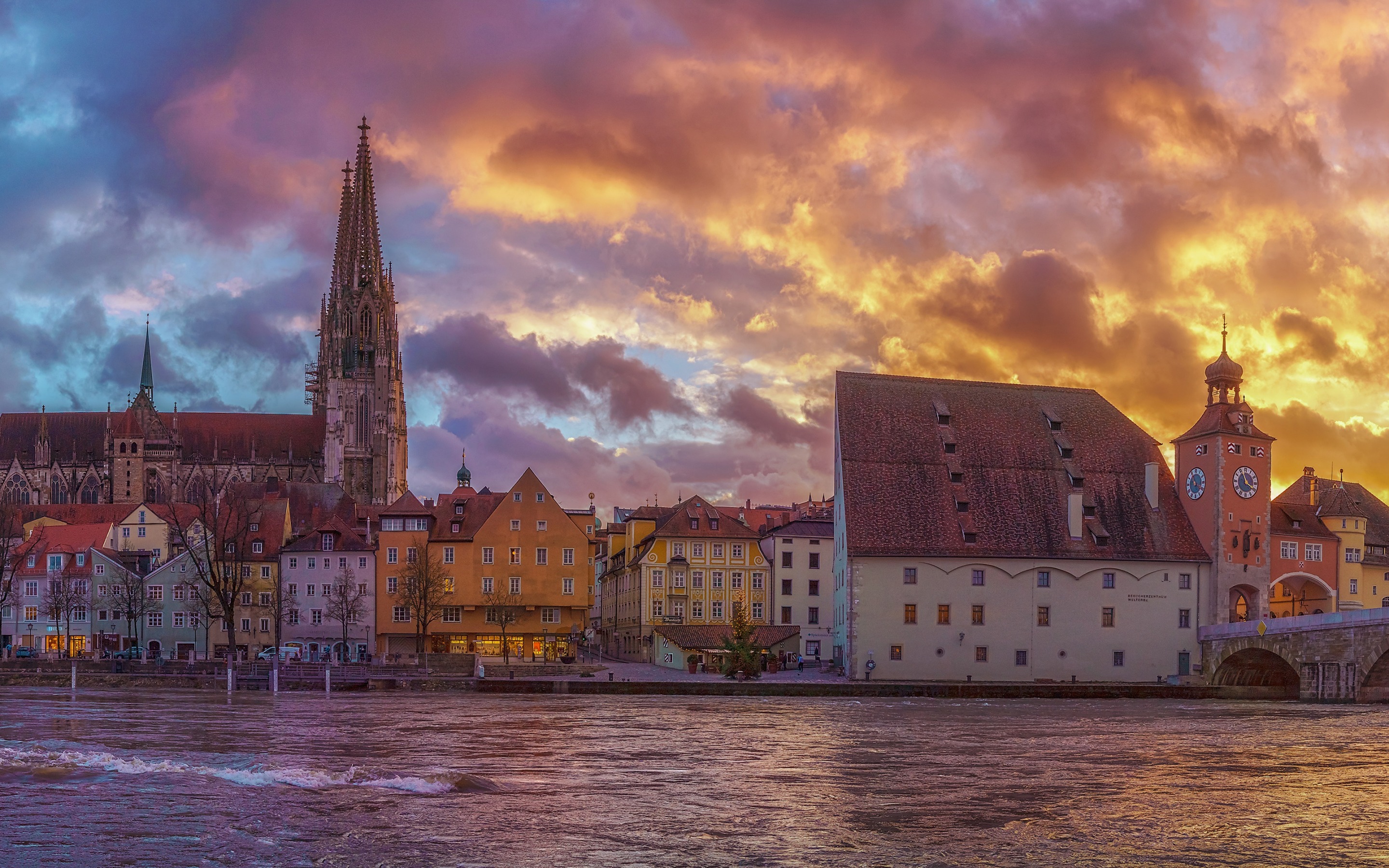 Download wallpaper Regensburg Cathedral, evening, sunset, cityscape