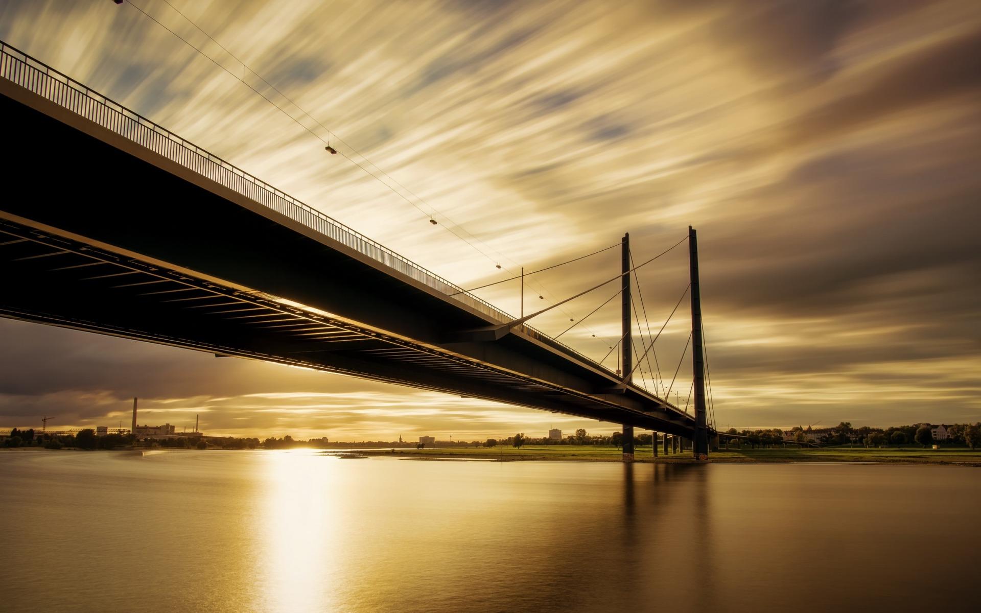 Download Wallpaper Oberkasseler Brucke, Dusseldorf, Cable Stayed