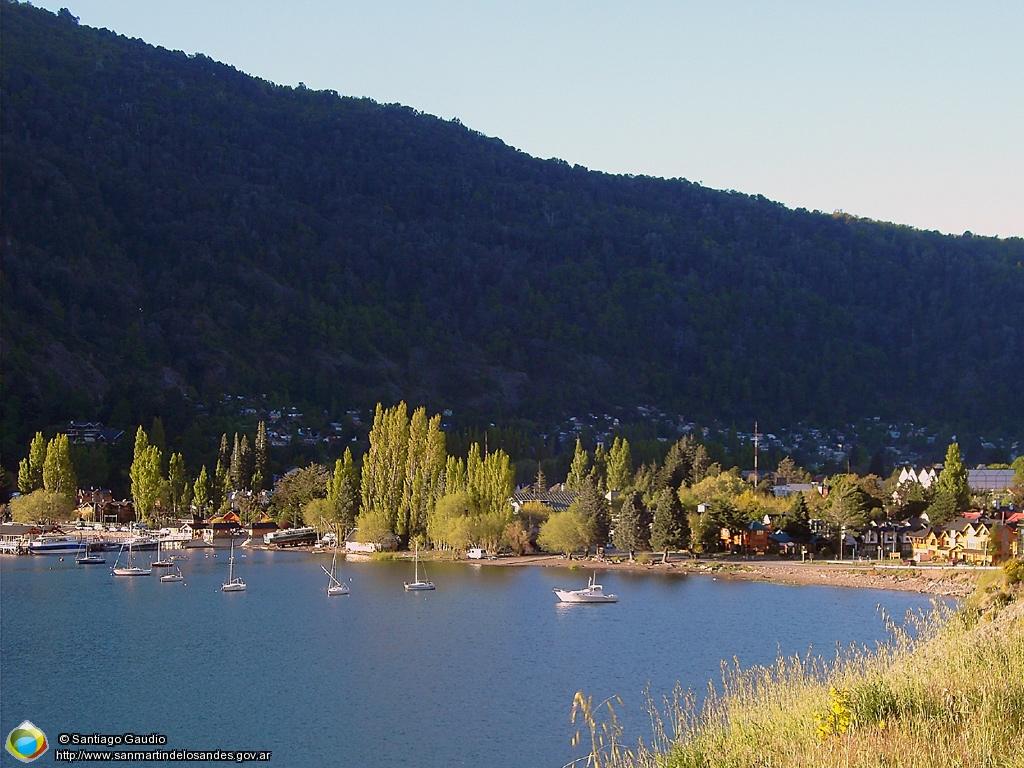 Costanera del lago Lácar Martin de los Andes