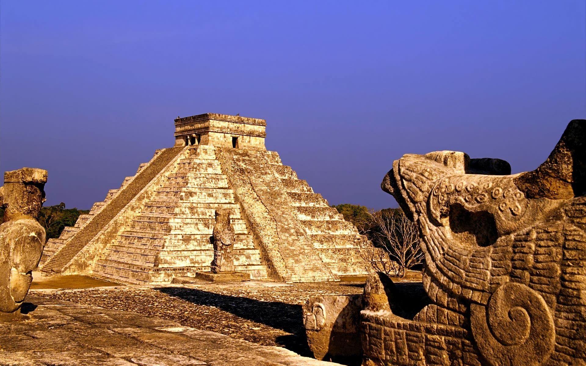The ruins of Chichen Itza are located in the northern center