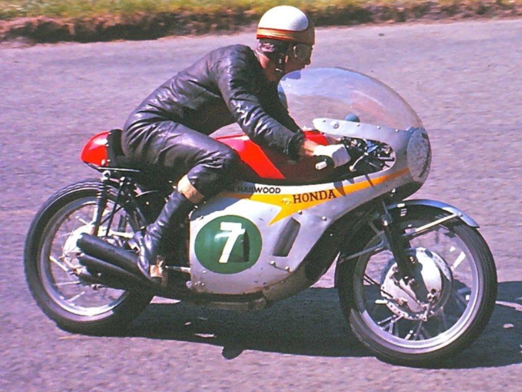 Tappet Gap. Hailwood on the RC166 .250 TT 1967