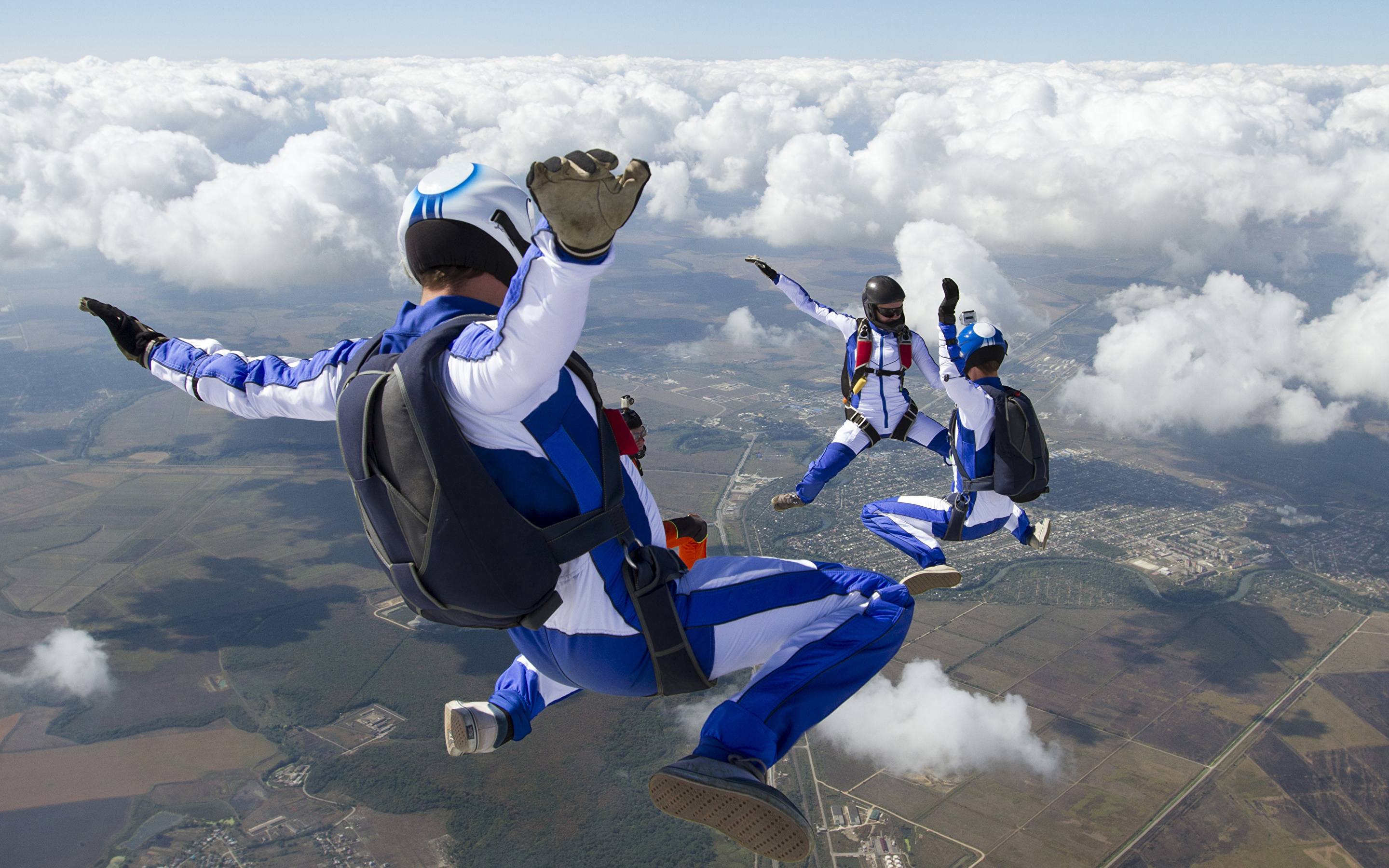 Wallpaper Sport Parachuting skydiving Sky Uniform Clouds 2880x1800