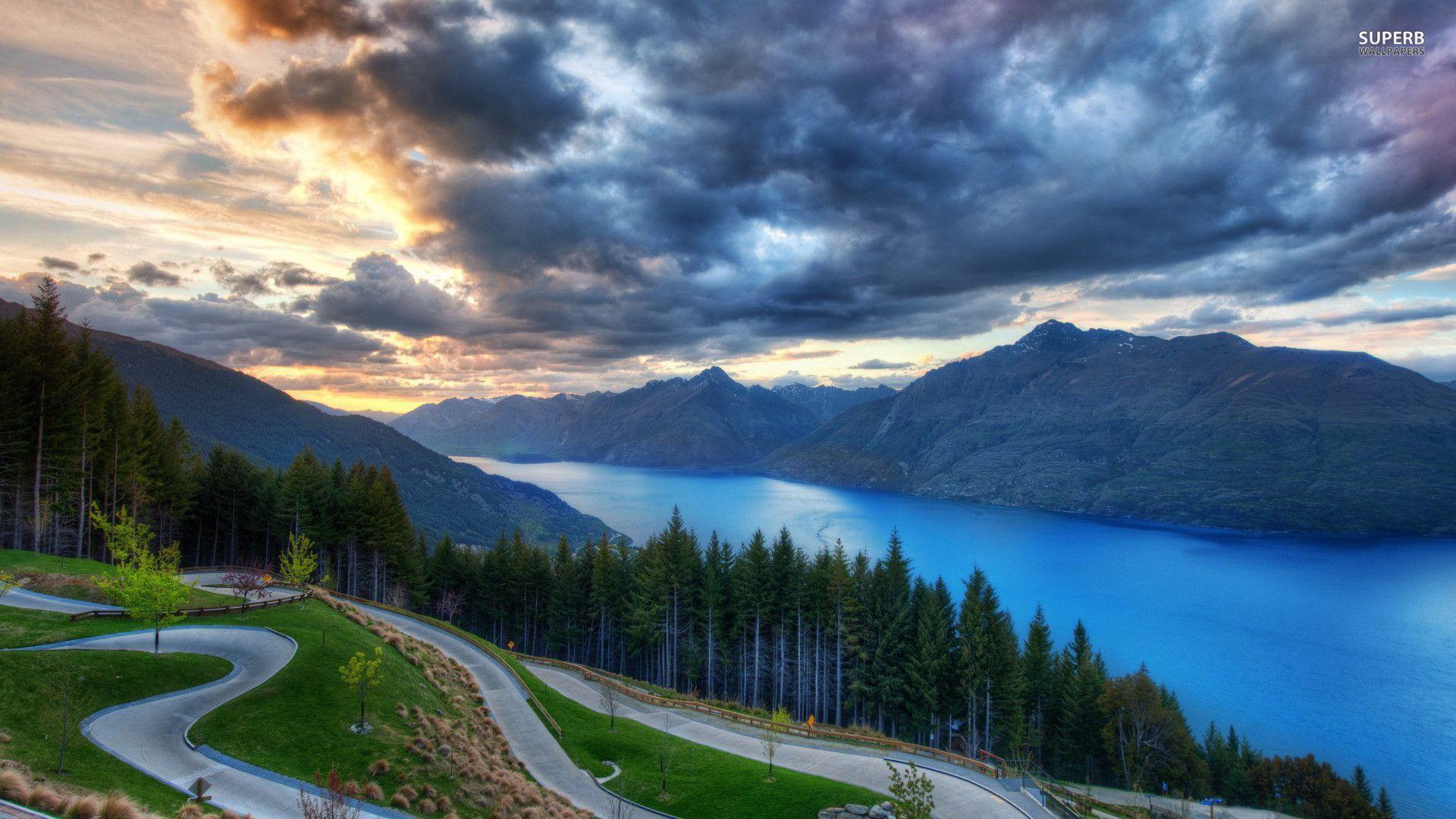 Bendy road in Queenstown, New Zealand wallpaper