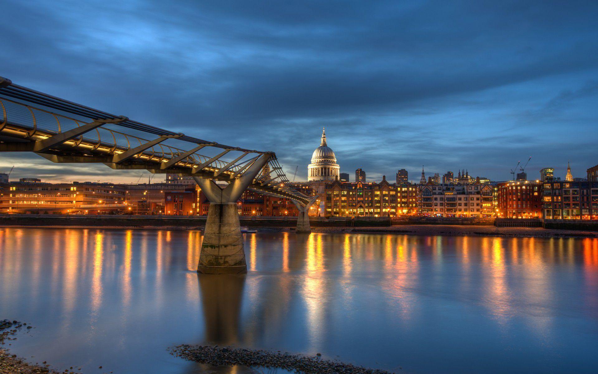 London Millennium Bridge desktop background