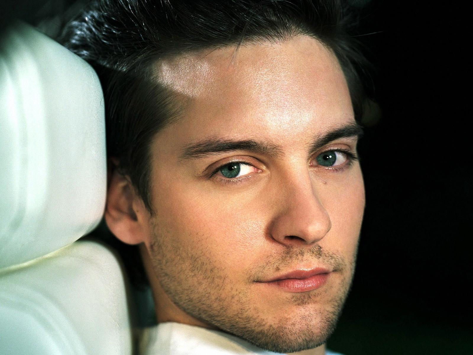Wallpaper Celebs Directory: Tobey Maguire