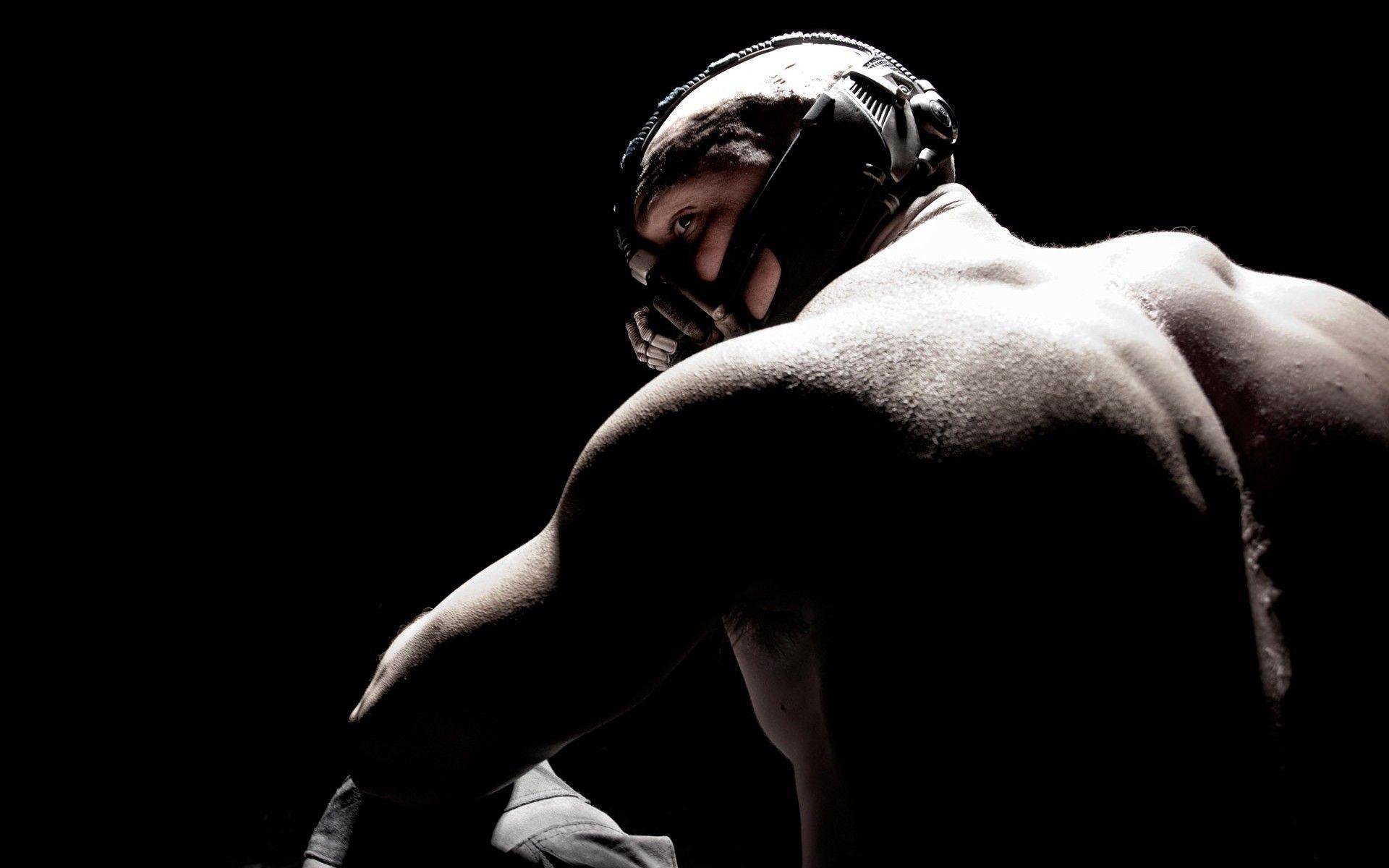 Tom Hardy as Bane in DARK KNIGHT RISES Wallpaper