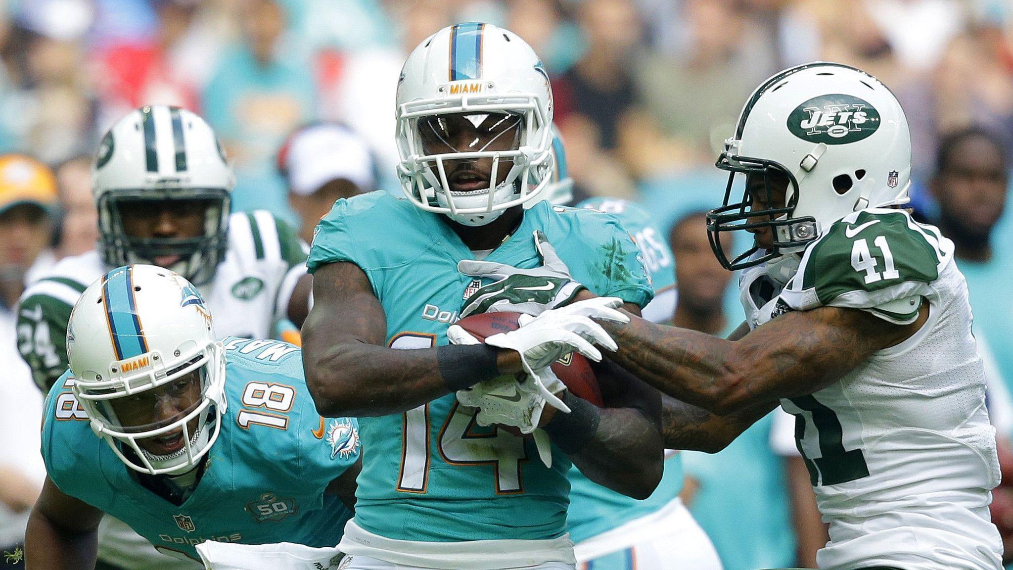 Jarvis Landry dejected after Dolphins' loss