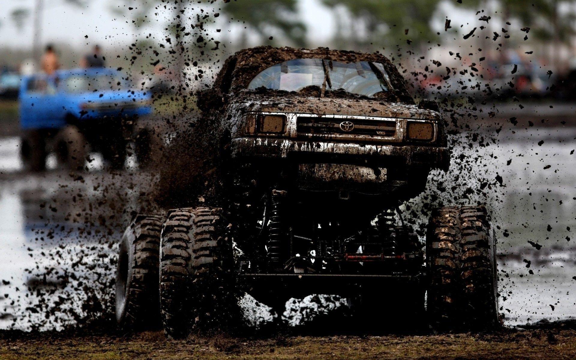 Toyota SUV covered in mud wallpaper and image