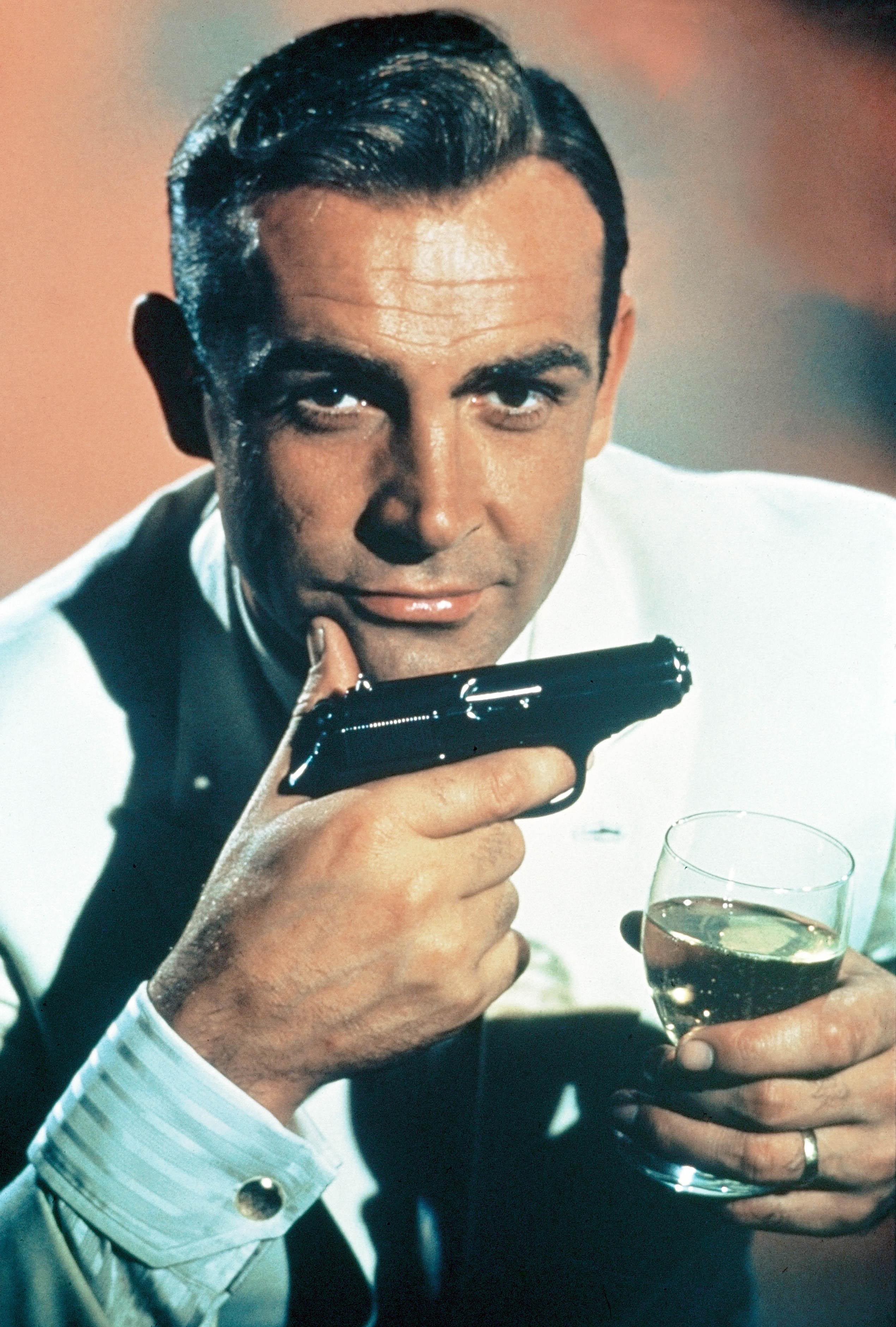 Sean Connery Biography & Wallpaper. Top and Famous Celebrity