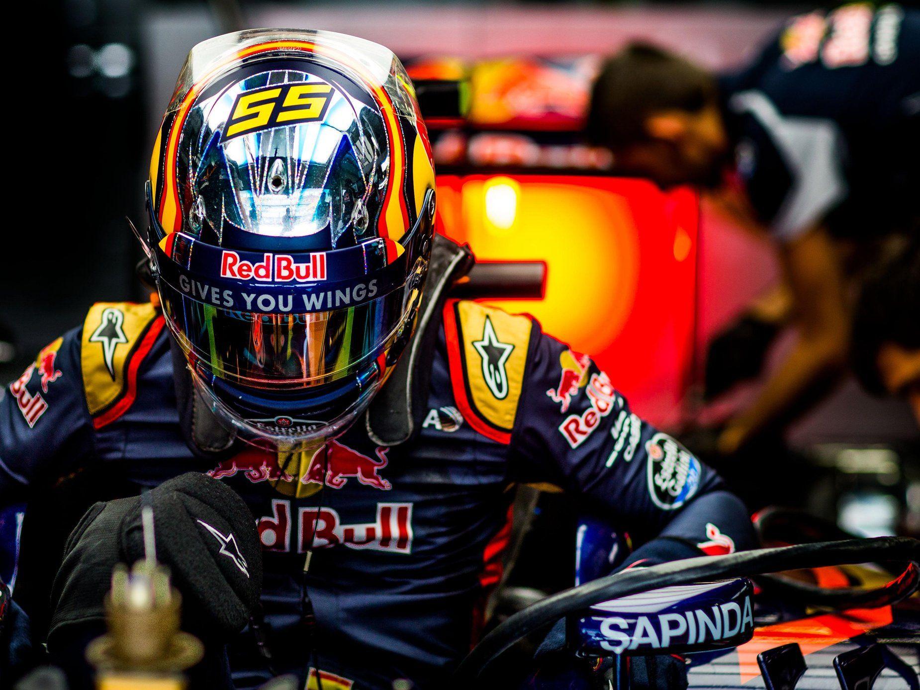 Max Verstappen, Carlos Sainz, track action, garage, team, pitlane