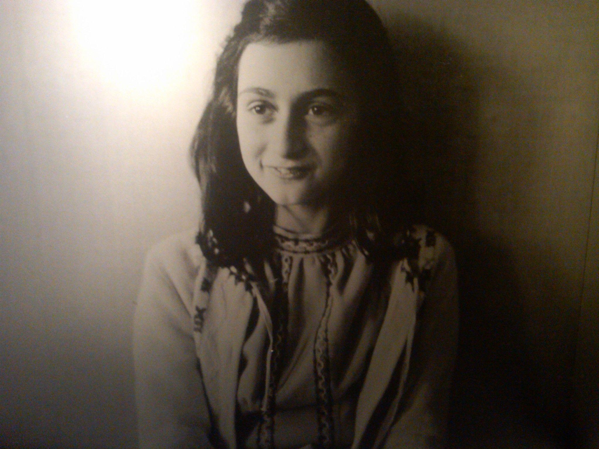 Anne Frank wallpaperx1536