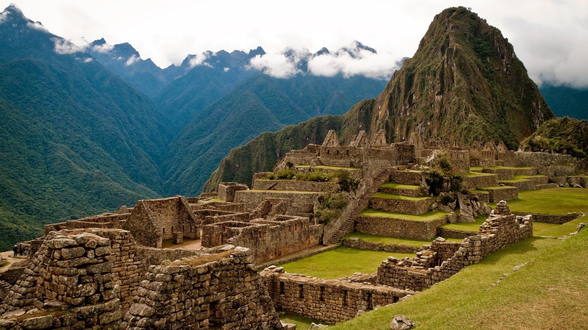 Machu Picchu Historical Place in Peru Wallpaper