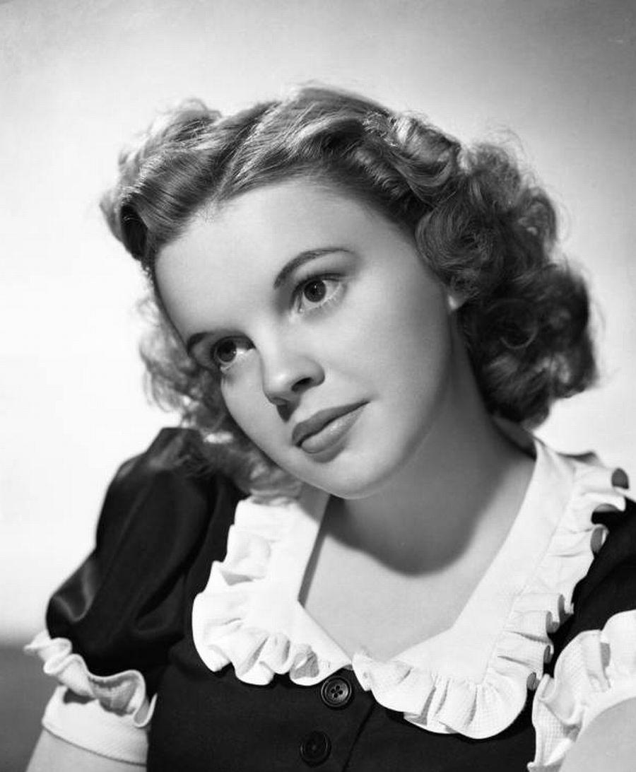 Judy Garland Computer Wallpaper, Desktop Background.88 KB