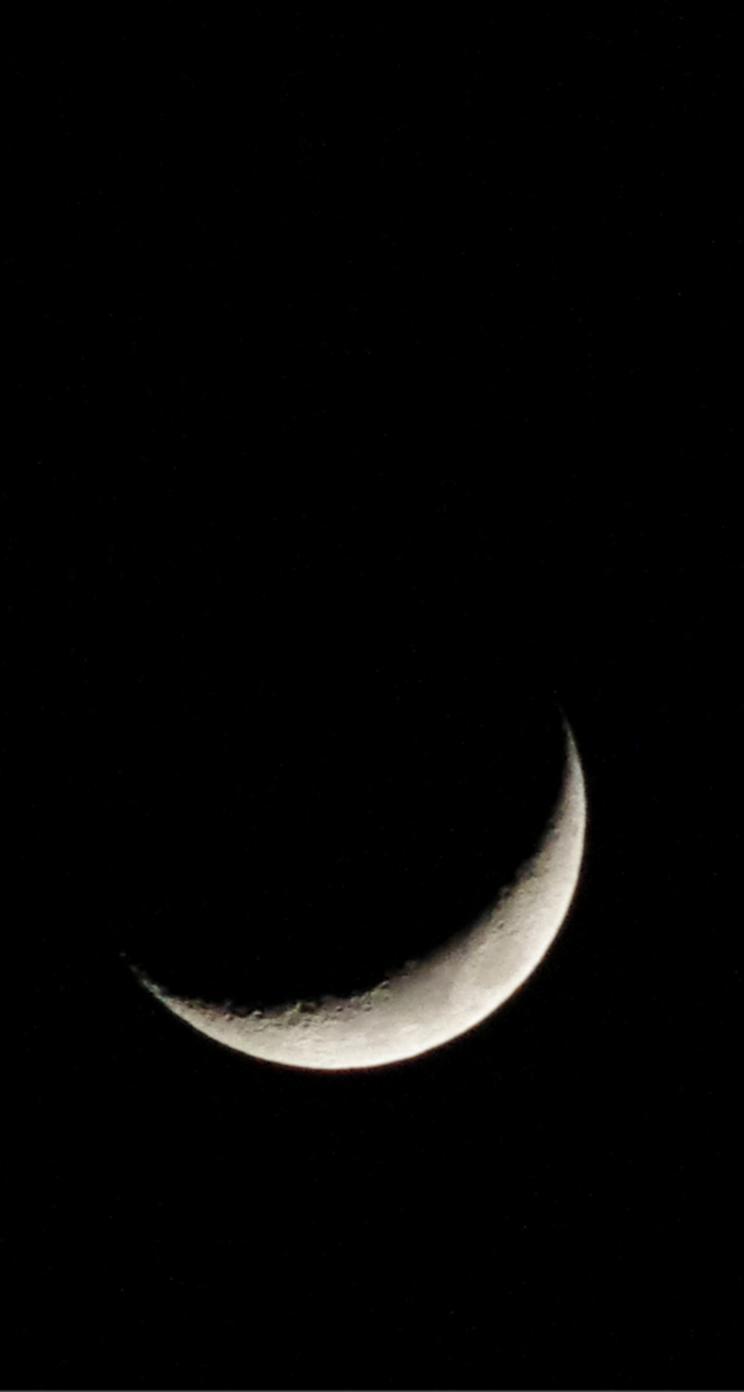 Crescent Moon Dark Night iPhone se Wallpaper Download. iPhone