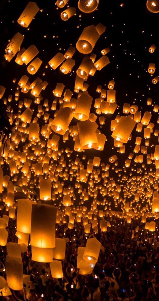 launching sky lanterns by Tassapon Vongkittipong / 500px Thailand