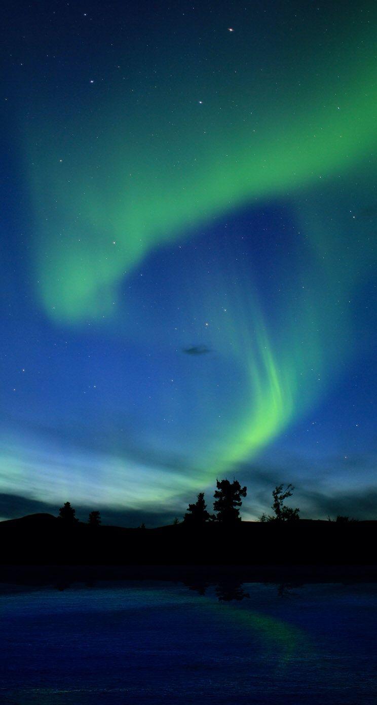 Aurora Borealis Northern Lights iPhone 5 Wallpaper / iPod Wallpaper