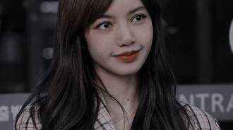 Wallpaper by ~Lalisa Manoban~