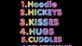 >_<