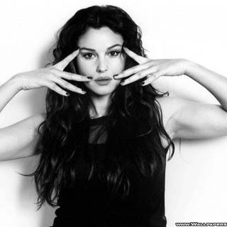 Monica Belluci wallpaper