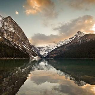 Lake Louise wallpaper