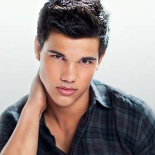 Download taylor lautner photos